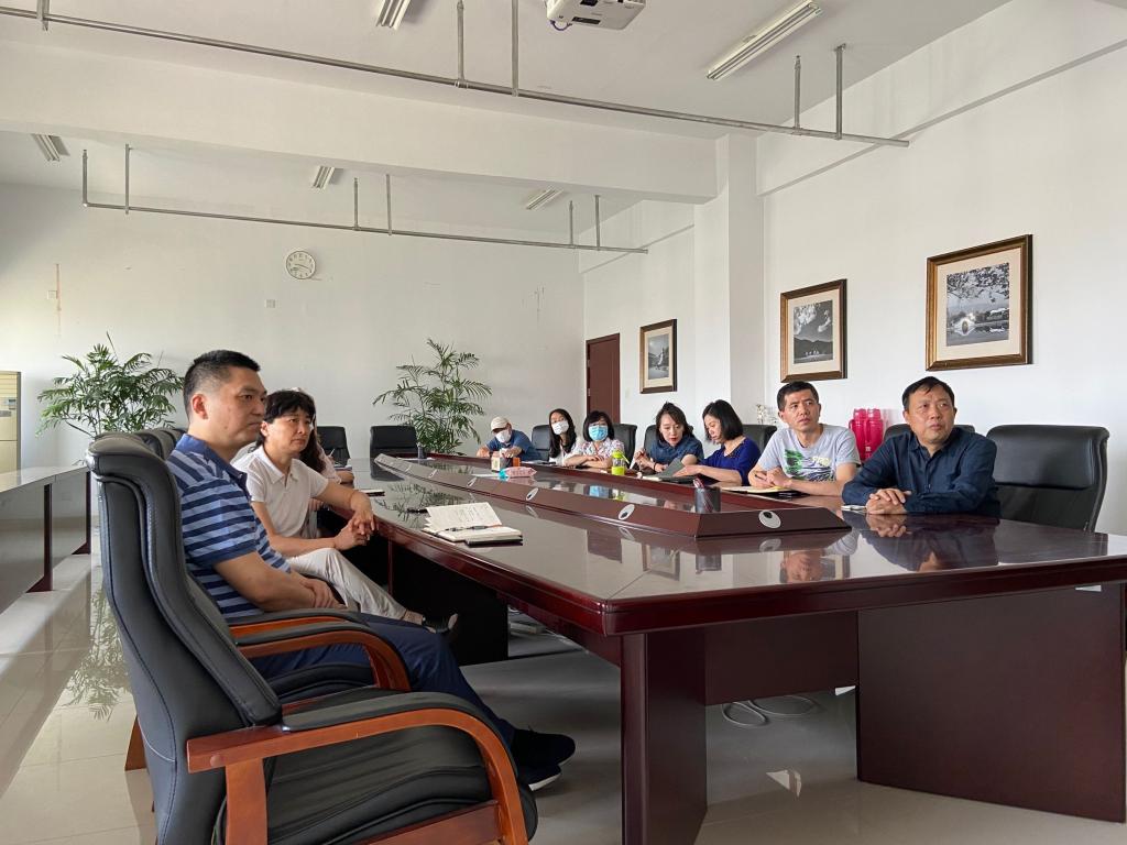 人工智能与计算机学院党员干部正在收看开幕式盛况 人工智能与计算机学院党员干部正在收看开幕式盛况